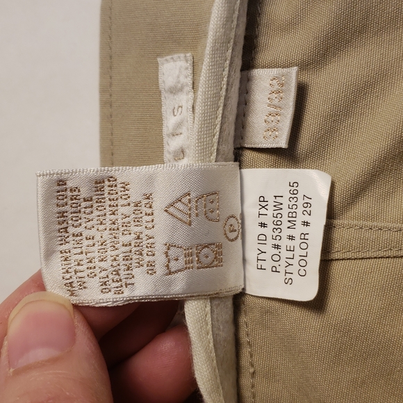 PERRY ELLIS size 33/32 khakies. E60 - Picture 8 of 8